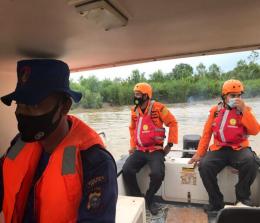 Tim melakukan pencarian terhadap 2 orang yang masih hilang di perairan Alur Bagan, Rohil. 